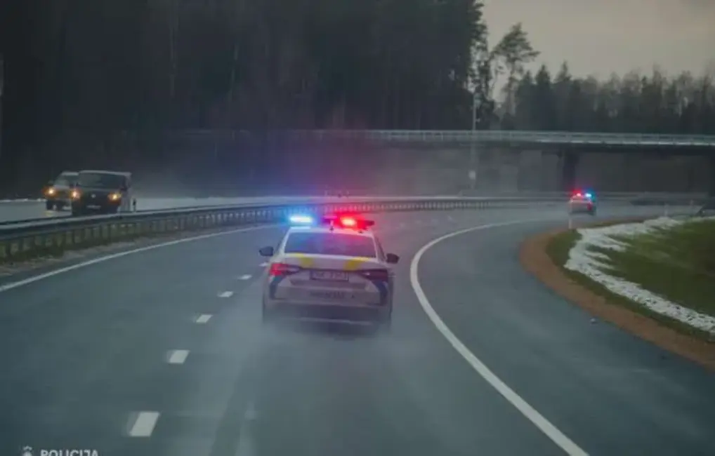 Smaga avārija uz Liepājas šosejas Vecgada vakarā, satiksme bloķēta