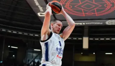 Šmits un "Anadolu Efes" piedzīvo neveiksmi Eirolīgā pret "Crvena zvezda"