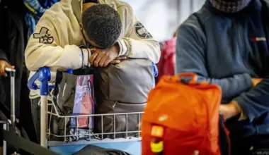 Sniegotie laikapstākļi turpina paralizēt Amsterdamas "Schipholas" lidostas darbu, tūkstošiem pasažieru joprojām ietekmēti