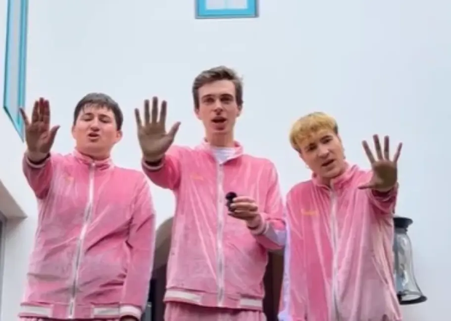 Sociālo tīklu sensācija "Boy Throb" – vai šī grupa ir nopietna par savu mūzikas karjeru?