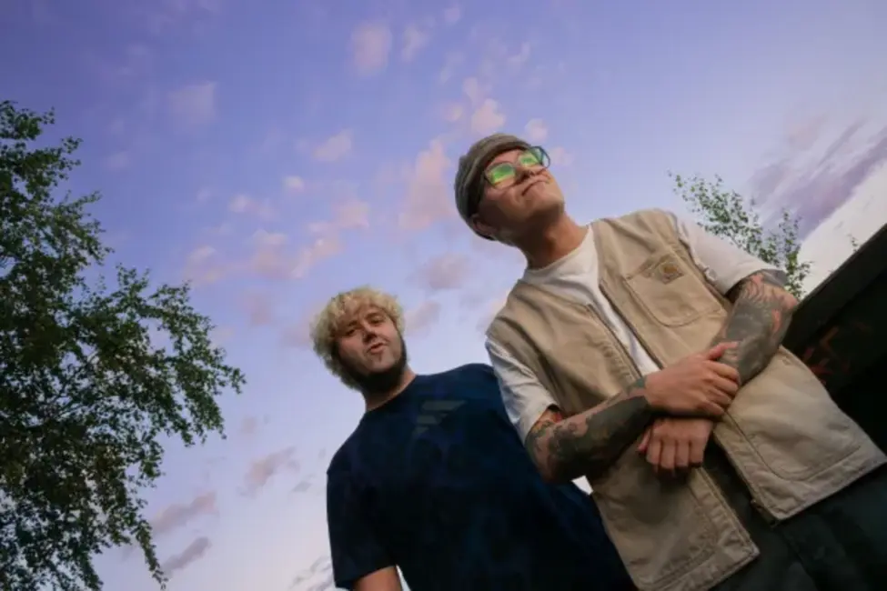 Somu eksperimentālās mūzikas duets NYOS atgriežas Rīgā ar jauno albumu "Growl"