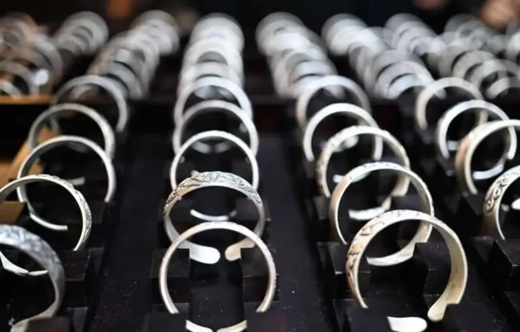 Sudraba cenas sasniedz rekordus: arī Latvijas iedzīvotāji aktīvāk pērk un pārdod