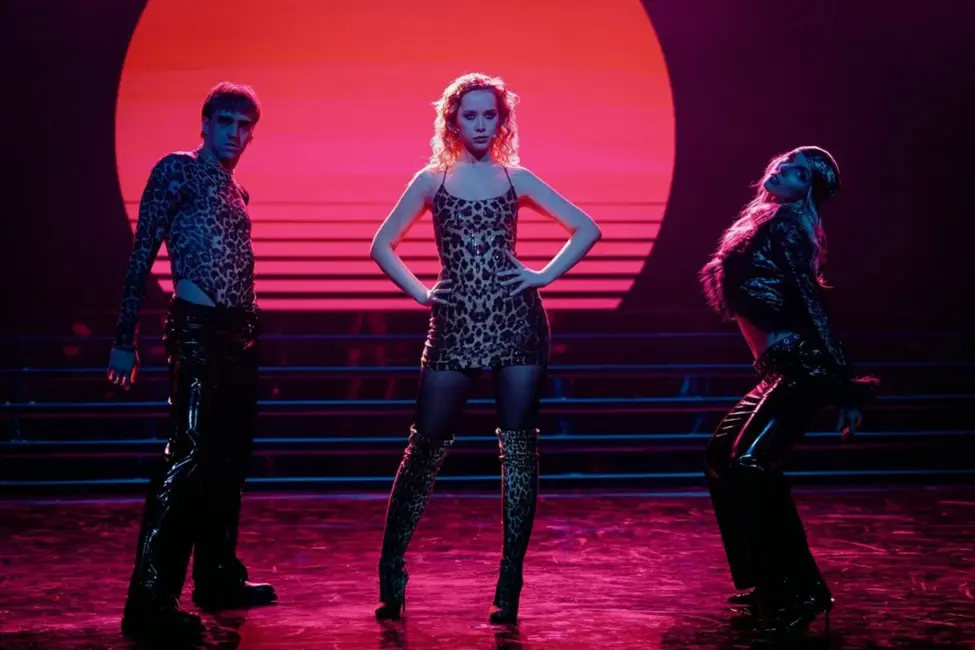 Televīzijas šova «Pārdziedi mani!» stiliste Violeta Rulle skaidro tērpu nozīmi un ieguvumus skatītājiem