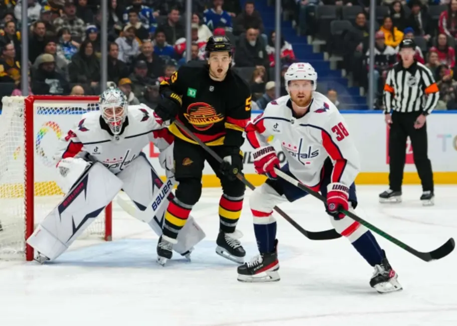 Teodors Bļugers veiksmīgi atgriežas pēc traumas, veicinot "Canucks" sniegumu ar aktīvu spēli