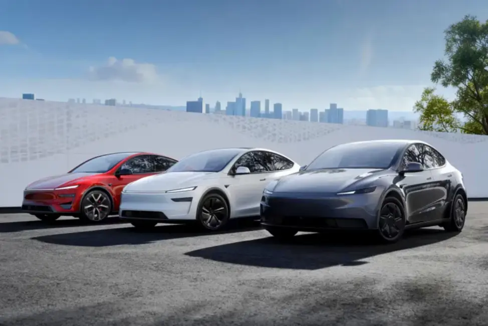 Tesla Model Y 2026: septiņvietīga versija īpaši ģimenēm un jaunumi aprīkojumā