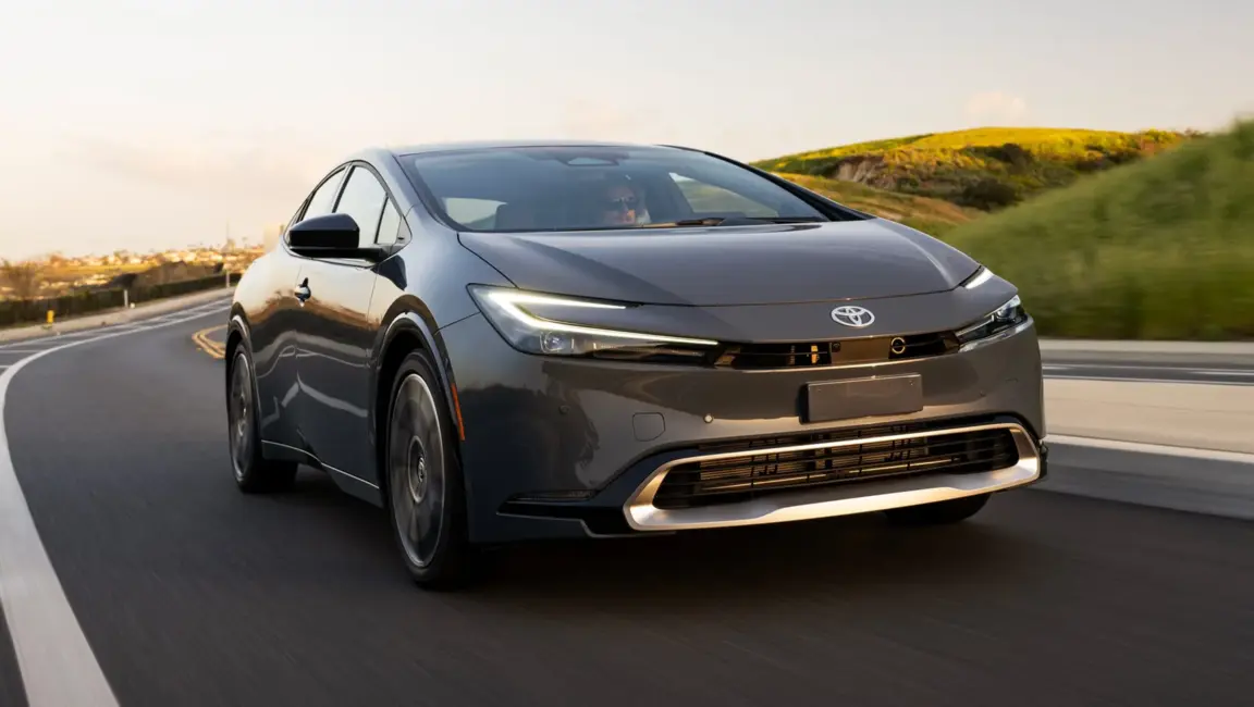 Toyota samazina elektroauto ražošanas plānus 2026. gadam, reaģējot uz tirgus tendencēm