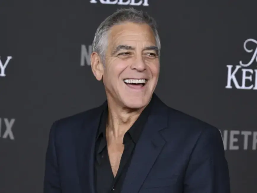 Tramps publiski konfrontējas ar Džordžu Klūniju par Francijas pilsonību