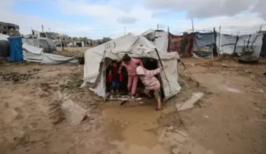 Tramps un Netanjahu Floridā apspriež Gāzes pamiera otro posmu, kamēr Gazā turpinās izdzīvošanas cīņa