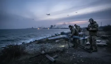 Ukrainas droni uzbrukuši Krievijas pilsētai Tuapse, Krievija pretuzbrukumā raidījusi 127 "Šahed" dronus