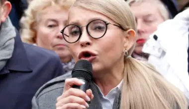 Ukrainas ekspremjere Timošenko aizdomās par kukuļošanu un balsojumu pirkšanu parlamentā