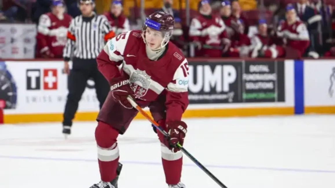 Uļjanskis veiksmīgi atgriežas OHL pēc U20 PČ, Tralmakam punkts uzvarā AHL