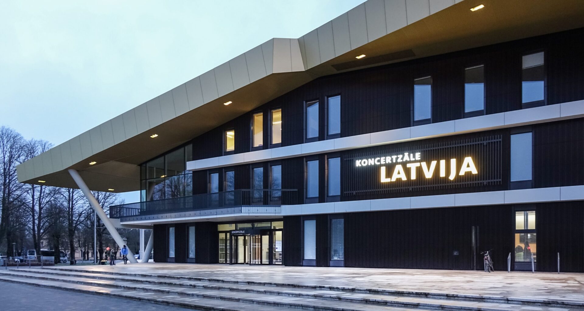 “No barikādēm līdz barikādēm” – dzejas, mūzikas un sarunu vakars par brīvību šodien