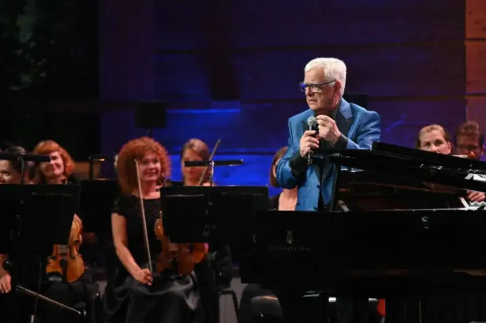 VIDEO: Vai Filipa Kirkorova apsveikums Raimondam Paulam 90. jubilejā pārspēj citus?