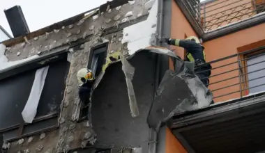 VUGD nav saņēmis informāciju par ugunsdrošības pārkāpumiem Ķekavas novada degušajā daudzdzīvokļu ēkā