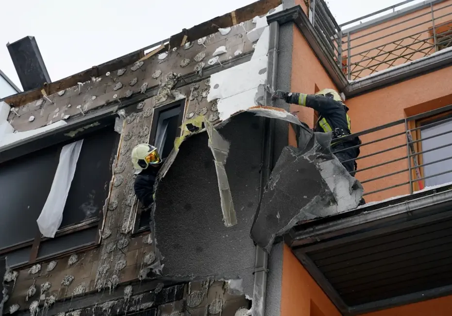 VUGD nav saņēmis informāciju par ugunsdrošības pārkāpumiem Ķekavas novada degušajā daudzdzīvokļu ēkā