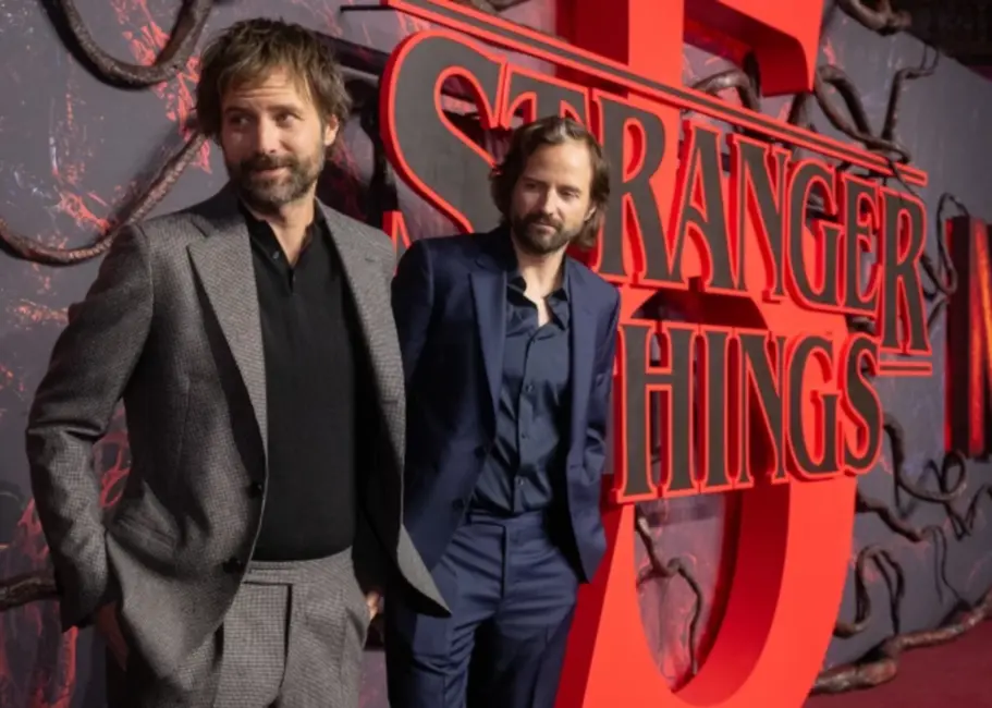 Vai seriāla “Stranger Things” finālu rakstīja ChatGPT? Režisore atspēko fanu spekulācijas