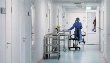 Valdība apstiprina pāreju uz trīs līmeņu slimnīcu modeli; biedrības pauž bažas par pacientu veselību