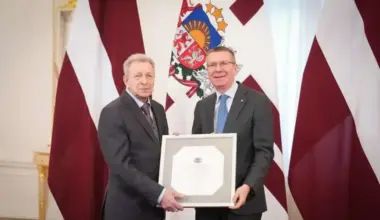 Valsts prezidents sveic ilggadējo Nacionālā teātra aktieri Jāni Skani 75 gadu jubilejā