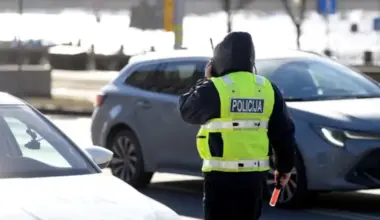 Vecgada nakts Latvijā: uz dzelzceļa bojā gājis vīrietis, smaga avārija uz Liepājas šosejas, negadījums ar kvadriciklu
