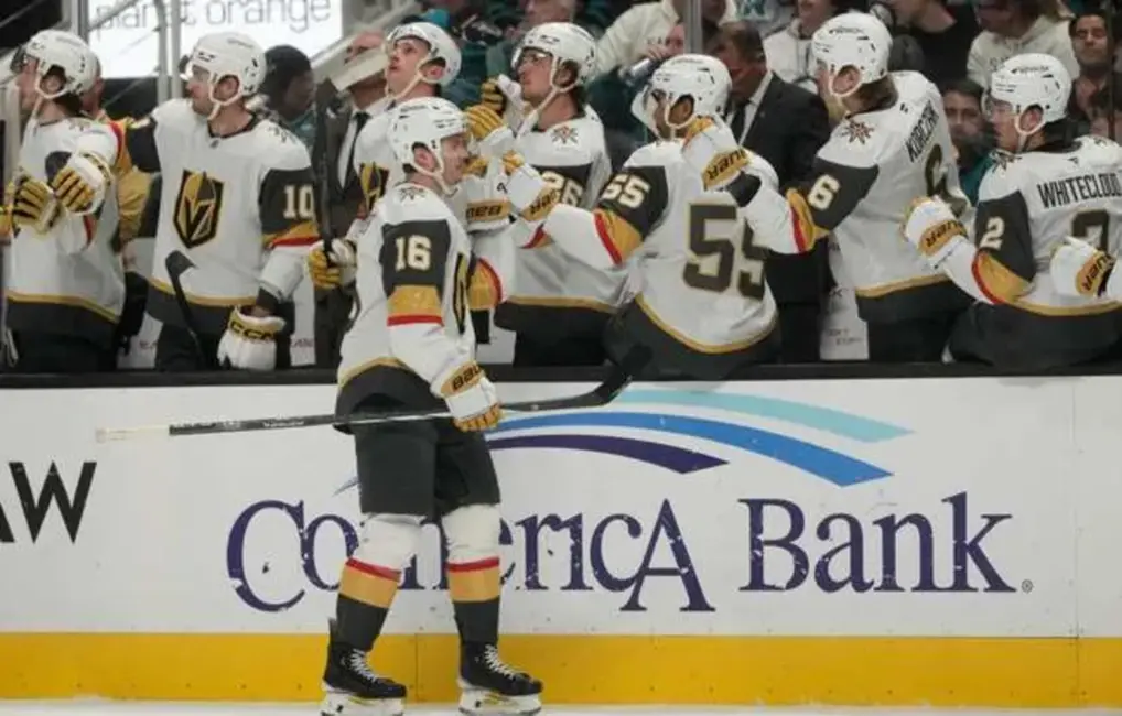 Vegas "Golden Knights" viesos ar augstu rezultātu uzvar "Sharks", gūstot deviņus vārtus