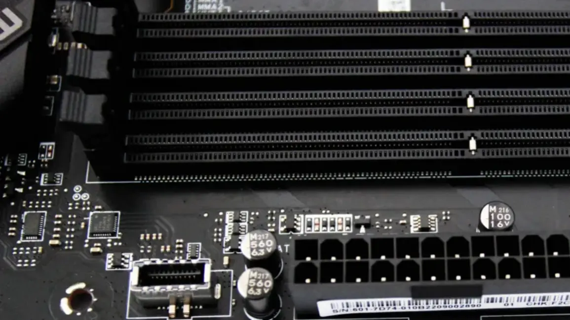 Veikali sāk izņemt operatīvo atmiņu no demonstrācijas datoriem zādzību dēļ