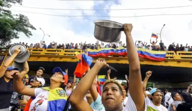 Venecuēla atbrīvo ieslodzītos pēc Maduro sagūstīšanas; ASV sola atcelt ofensīvu