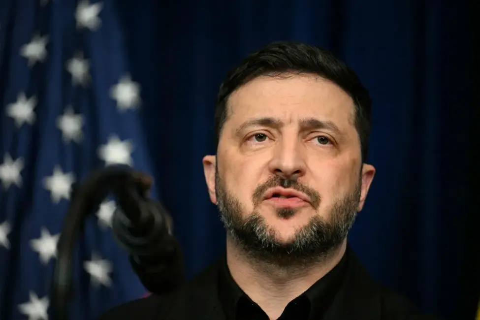 Zelenskis Jaungada uzrunā: Ukraina vēlas mieru, bet ne par katru cenu; Jauno gadu sagaida Krievijas dronu triecieni