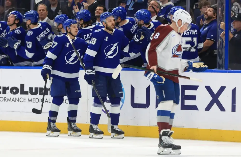 Zemgus Girgensons gūst vārtus, "Lightning" uzvar NHL līderi "Avalanche" un sasniedz astoņu uzvaru sēriju