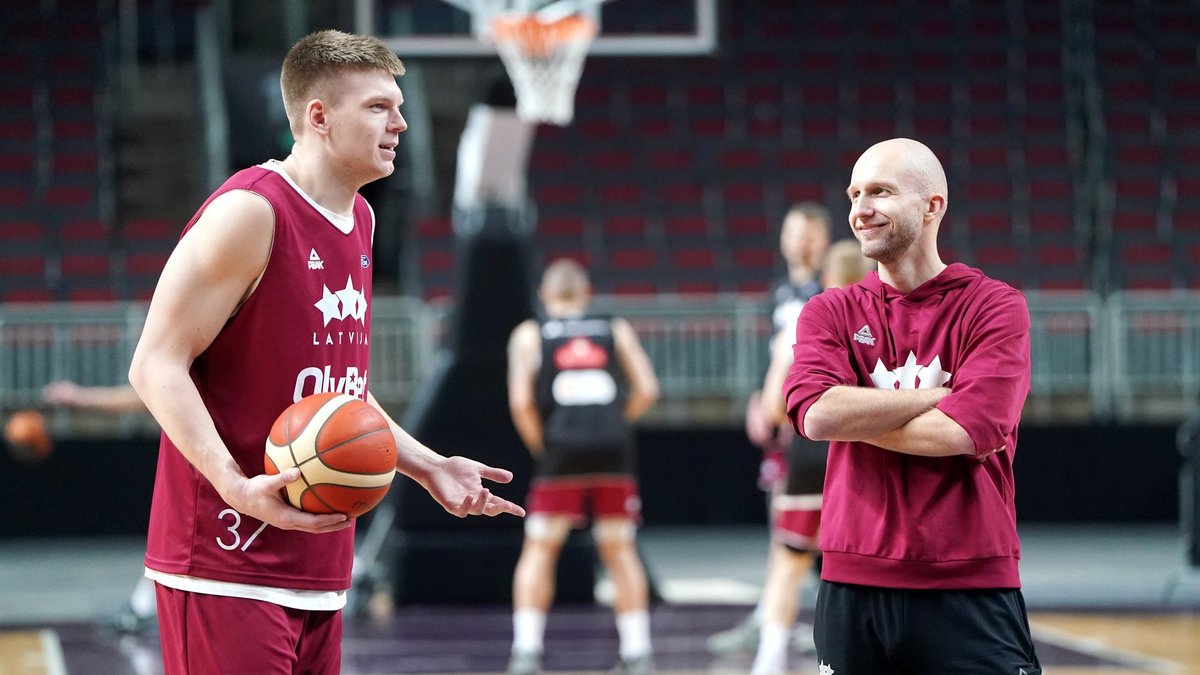 Divi Latvijas izlases basketbolisti apvieno spēkus Lietuvas klubā