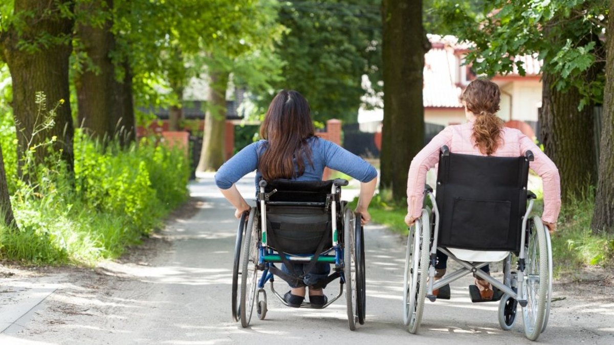 Invaliditātes statusu cilvēki izmanto ienākumu kompensēšanai, secina revidenti