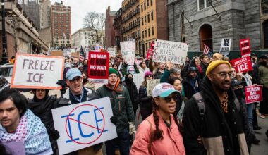 Sievietes nošaušana Mineapolē izraisa plašas demonstrācijas visās ASV