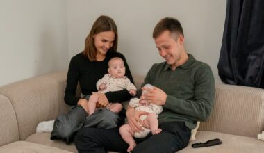 «To, ka būs dvīņi, pateica zīlniece.» Futbolista Ikaunieka un viņa mīļās Elzas ģimenes laime — Santa