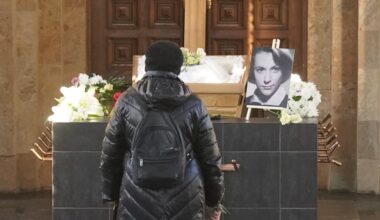 Šapiro, Āboliņš, Liepiņa un citi teātra ļaudis atvadās no aktrises Andas Zaices — Santa