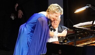 Elīna Garanča no ārzemēm atbrauc samīļot Maestro Paulu — Santa