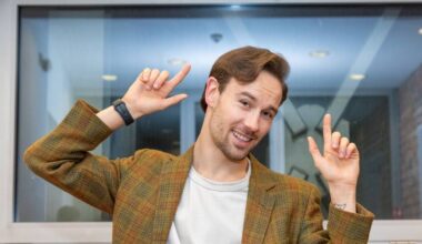 Aktieris Maksims Busels pārsteidz. Skat, ko viņš dara uz ledus! — Santa