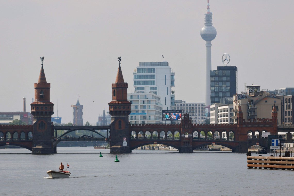 50 000 cilvēku bez elektrības jau otro dienu. Berlīnē noticis elektroapgādes pārrāvums – ir aizdomas par sabotāžu - LA.LV