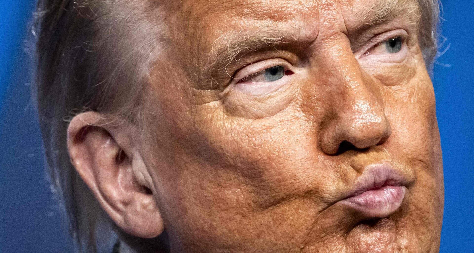 Tramps sevi pasludina par “Venecuēlas prezidenta pienākumu izpildītāju”. Reakcijas ir atbilstošas