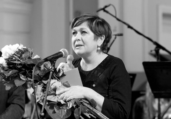 Ieguldījums kultūrā – neatsverams. Sociālajos medijos piemin rakstnieci Noru Ikstenu