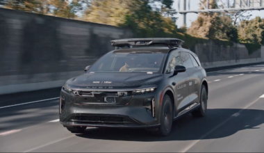 “Uber” sadarbībā ar “Lucid” izveidojis pašbraucošu taksometru