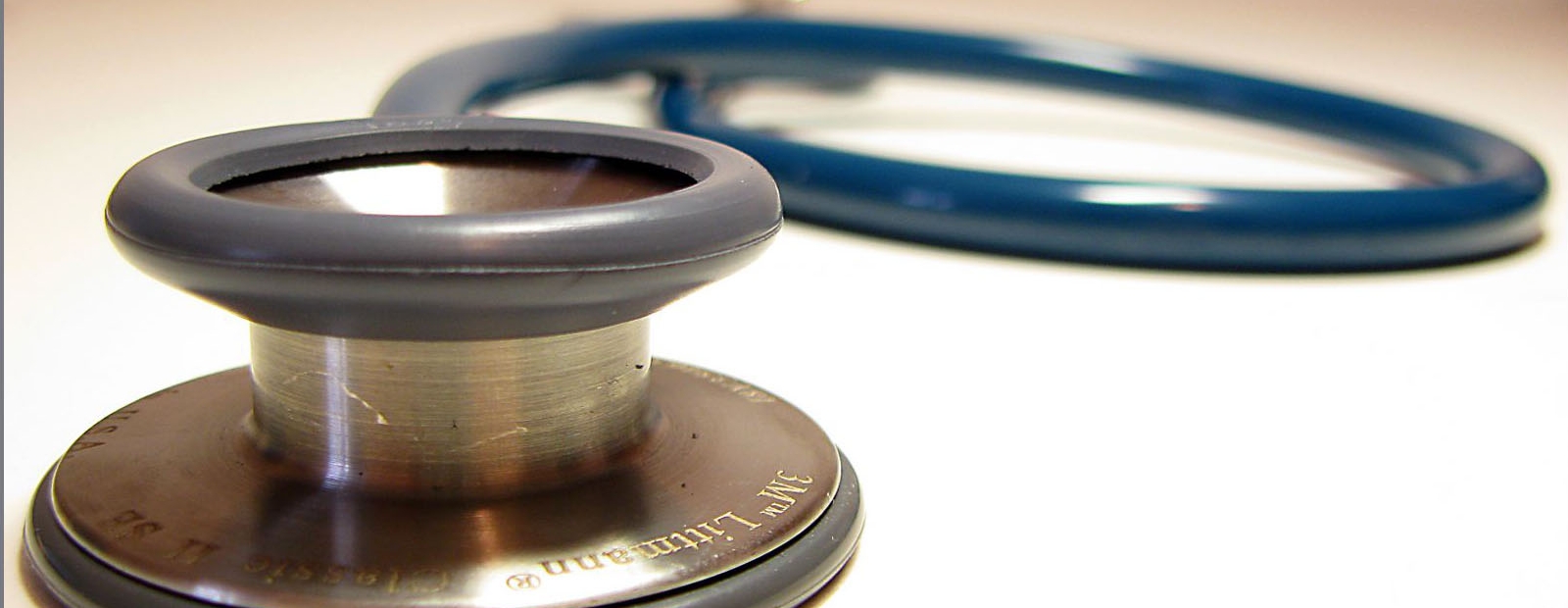 Skolas medicīnas māsa drīkst skolēnam ar hronisku saslimšanu injicēt ārsta nozīmētas zāles / Diena