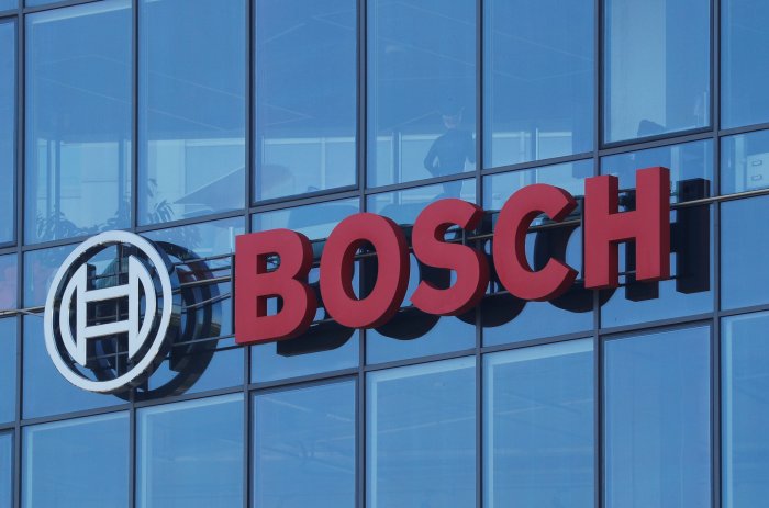 “Bosch”: Lielākā daļa mašīnu 2035. gadā joprojām izmantos iekšdedzes motorus