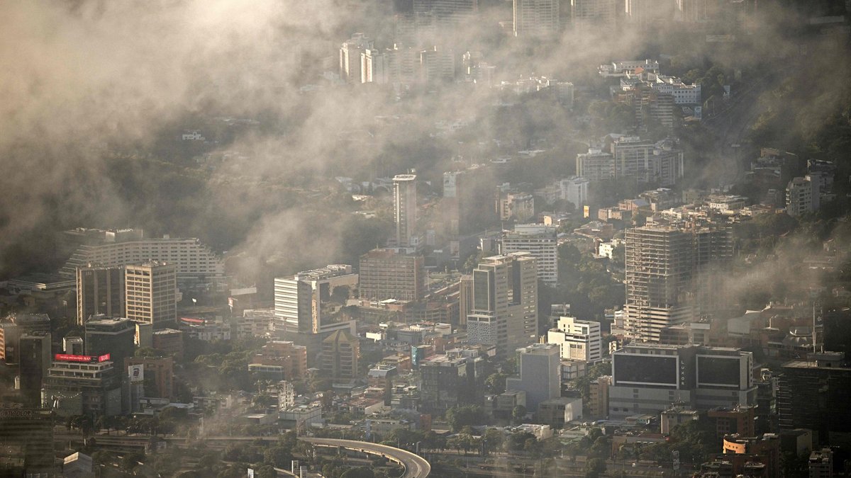 Karakasā nograndušas eksplozijas un dzirdamas lidmašīnu skaņas