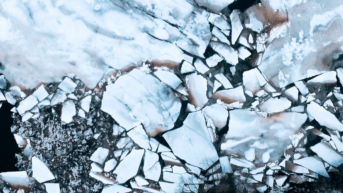 Daugavpilī no upes glābēji izcēluši bojāgājušo