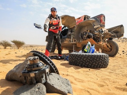 Al-Atija saglabā vadību, Lategans izstājas no cīņas par uzvaru