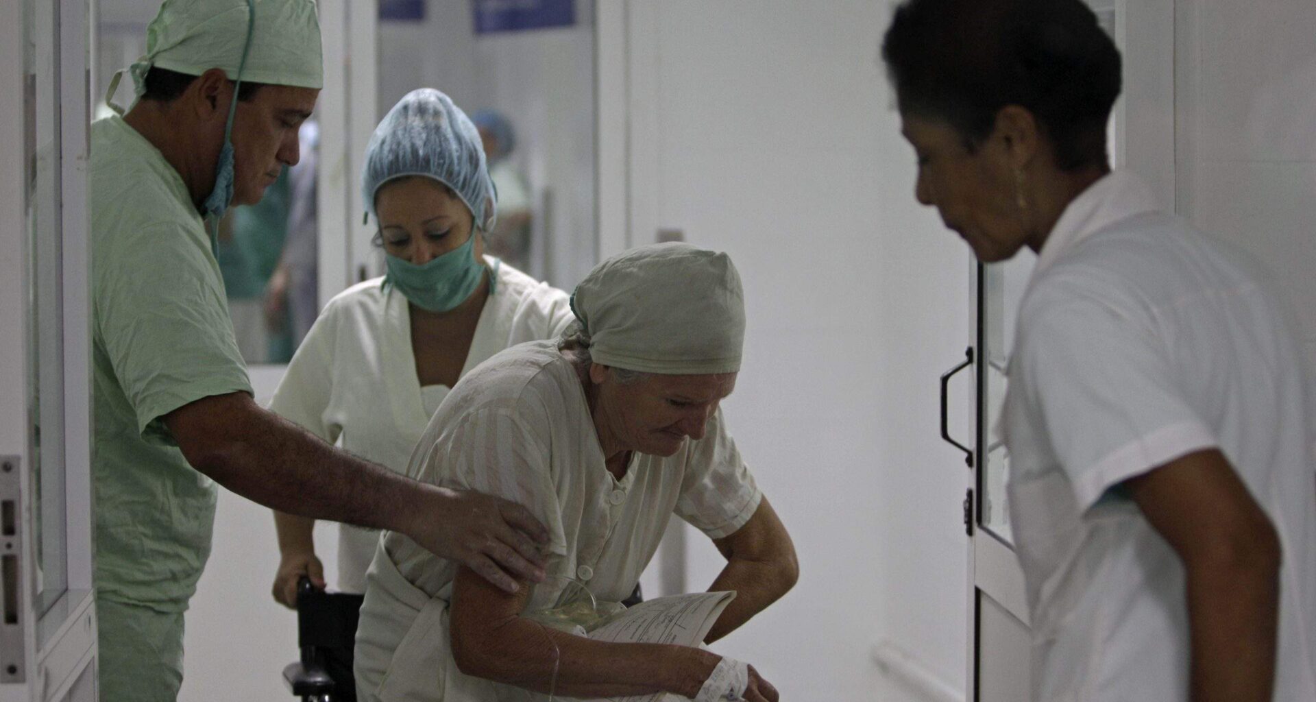 Noslēpumains vīruss plosa Kubu, mirušo skaits tiek slēpts, kapsētas pārpildītas – valdība klusē