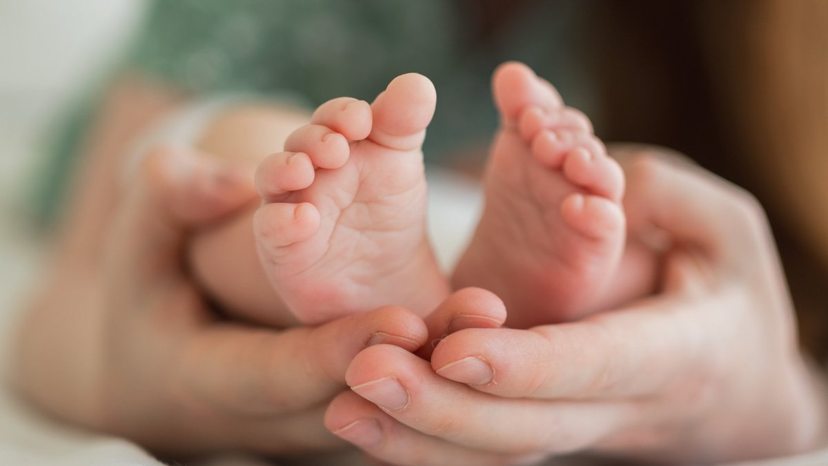 Rīgas Dzemdību namā pirmā šogad piedzimusi meitenīte