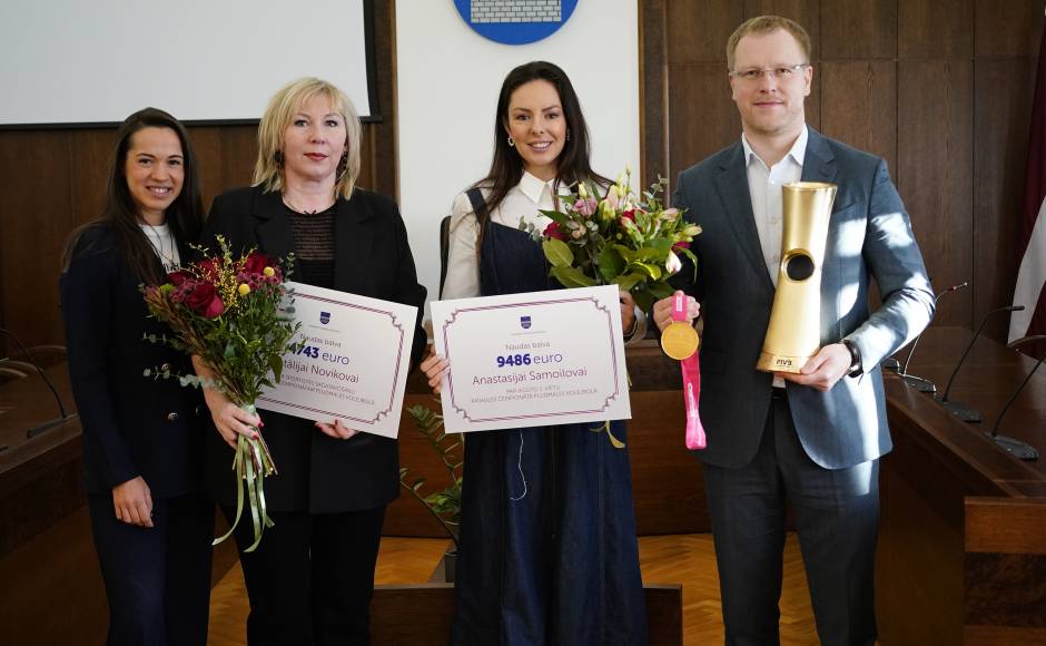 Daugavpils sportiste Anastasija Samoilova saņēma pašvaldības naudas balvu par pasaules čempiones titulu