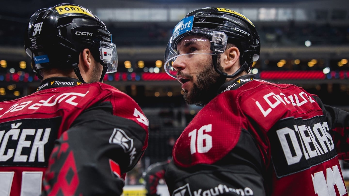 Klienti? Dzierkals atkal precīzs pret Komula komandu