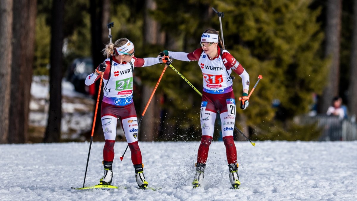 Latvijas biatlonistes Oberhofā paliek ārpus labāko desmitnieka komandu stafetē