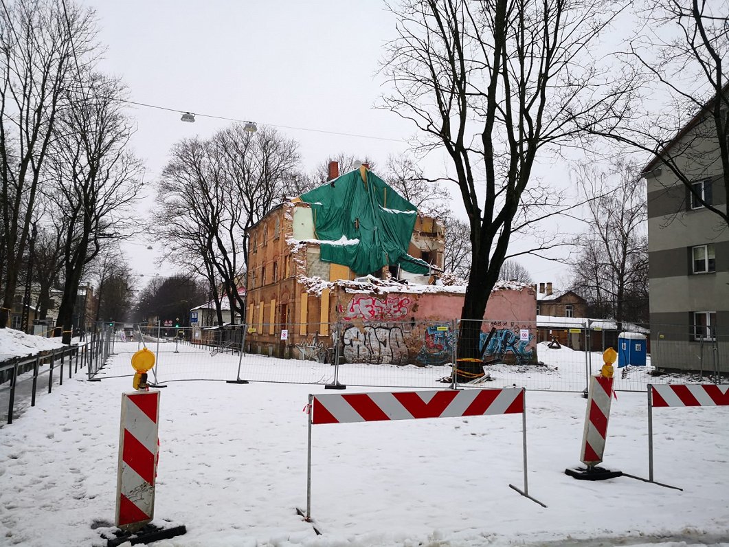 Sprādzienā cietušais nams Melnsila ielā. 2021. gada 24. janvāris.